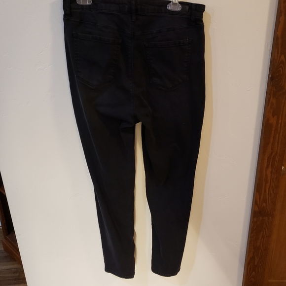 Black Jeans - Picture 2 of 3